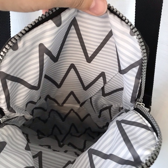 Lululemon Party Om Bag. Sketchy Palms White Black - Picture 9 of 16